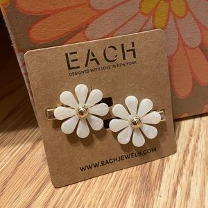 Each Jewels Flower Barrette Set hair clips